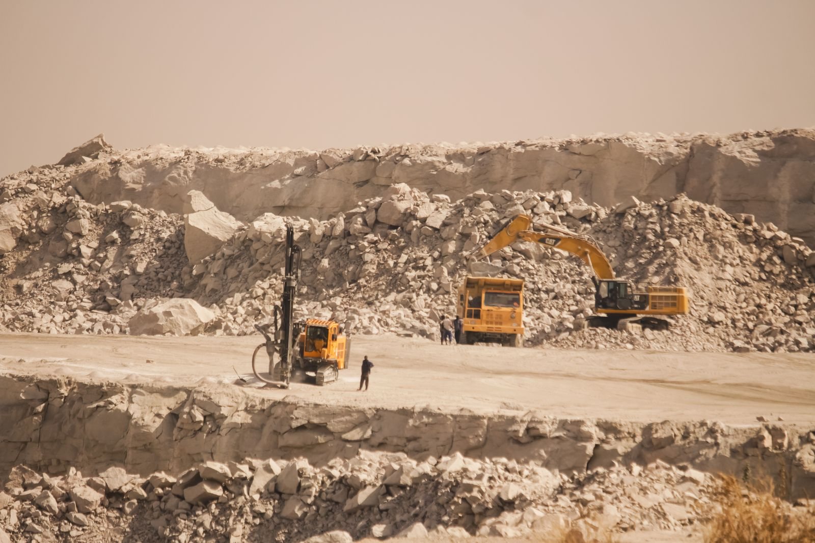 Drill rig on a bench in an open pit